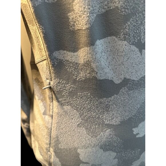 Lululemon Close to Crossing Shirt Size 10 Gray Camo Thumbholes Zip Back Pocket - Picture 7 of 16